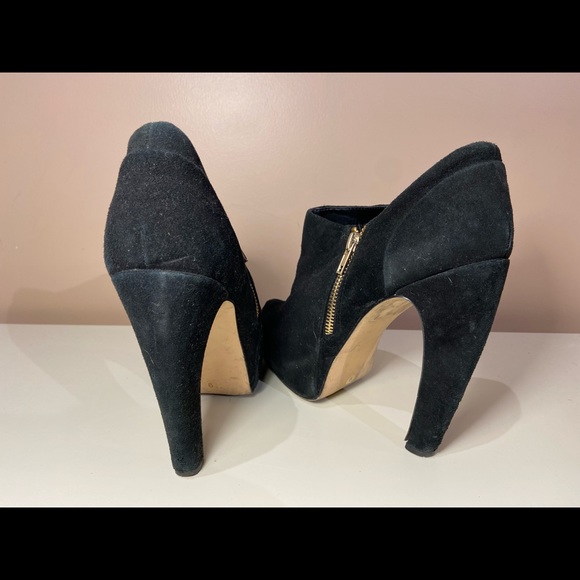 DOLCE VITA SIZE 9 BLACK SUEDE ANCLE BOOTY WITH HEEL - Picture 4 of 5